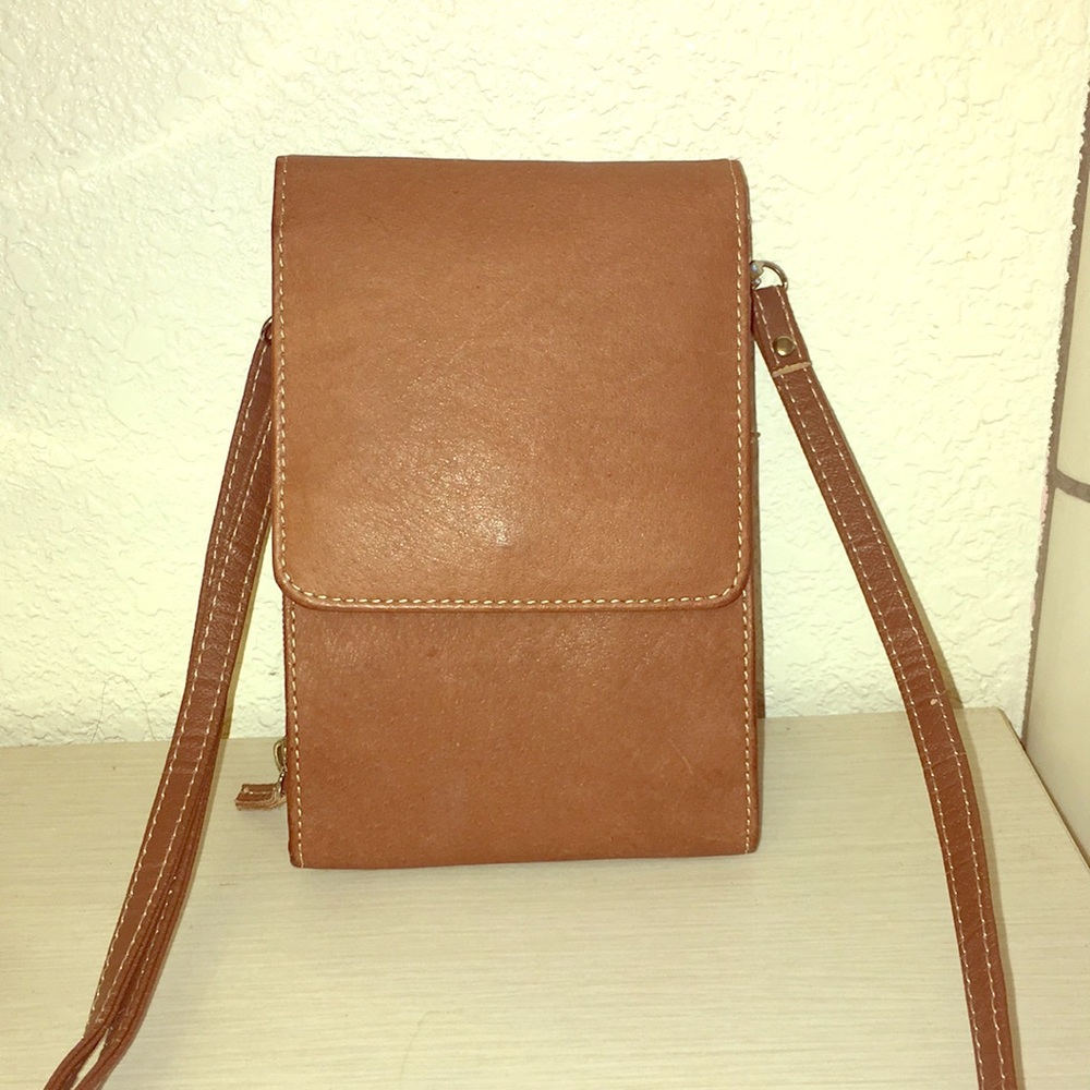 Leather crossbody purse with shoulder strap